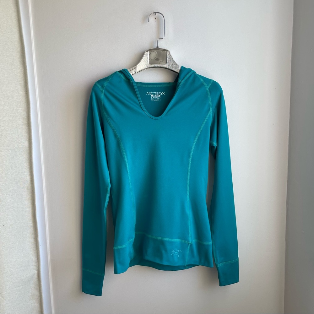 Arc’teryx Escala Teal Top w/Hoodie Teal color size XS